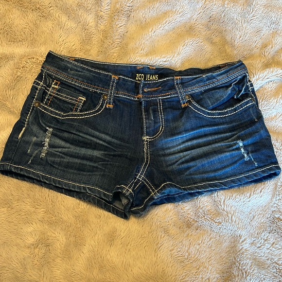 Women’s shorts - Picture 1 of 3
